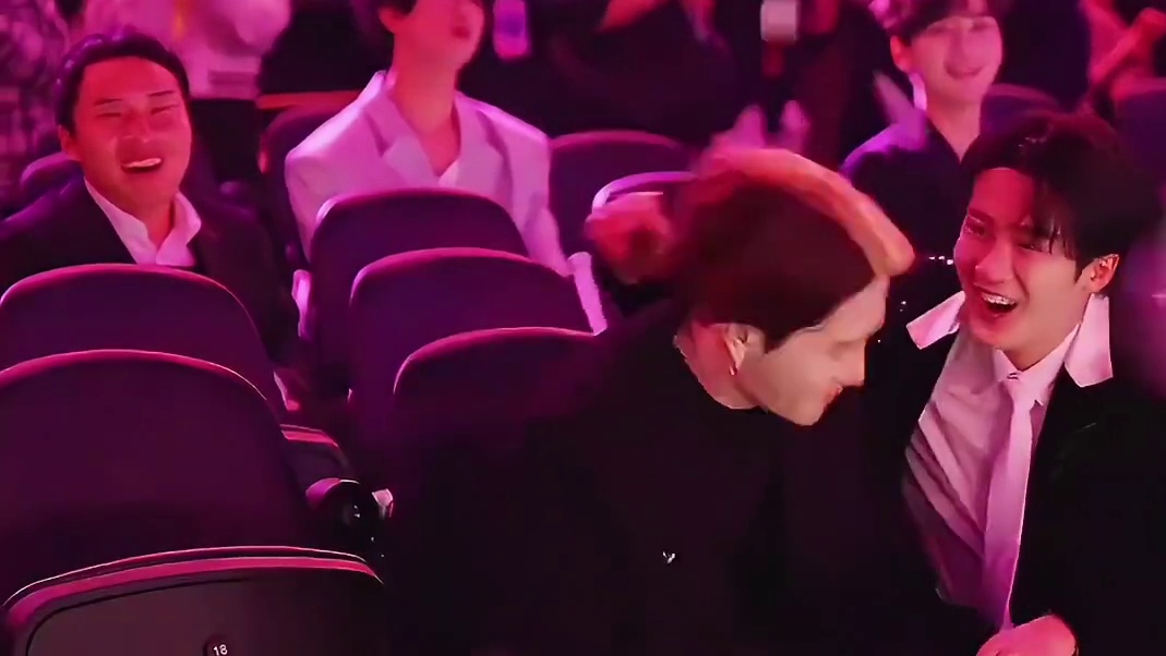 当王嘉尔和檀健次被吓一跳