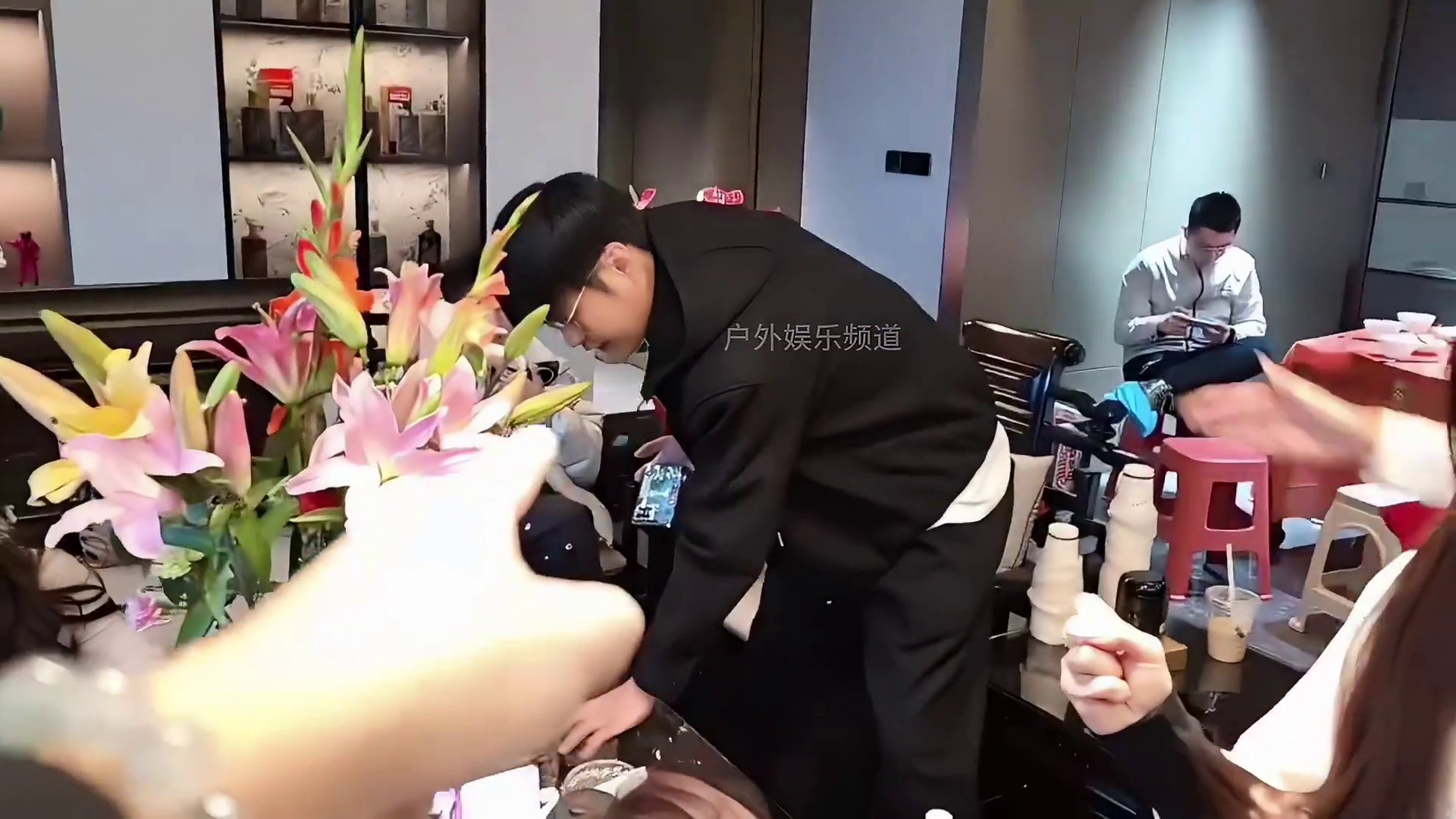 米格都快掉出来了！