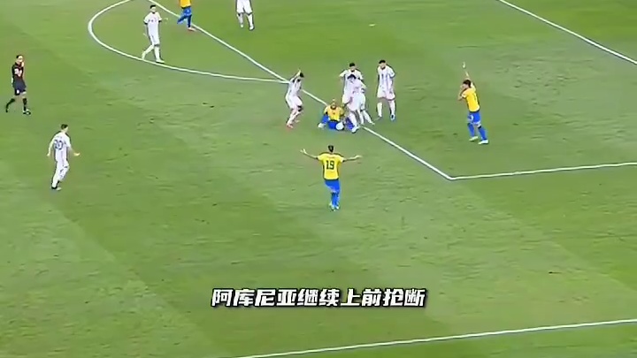 内马尔被侵犯倒地，被戏称“奥塔门迪旱地拔葱”拉起来 #足球#