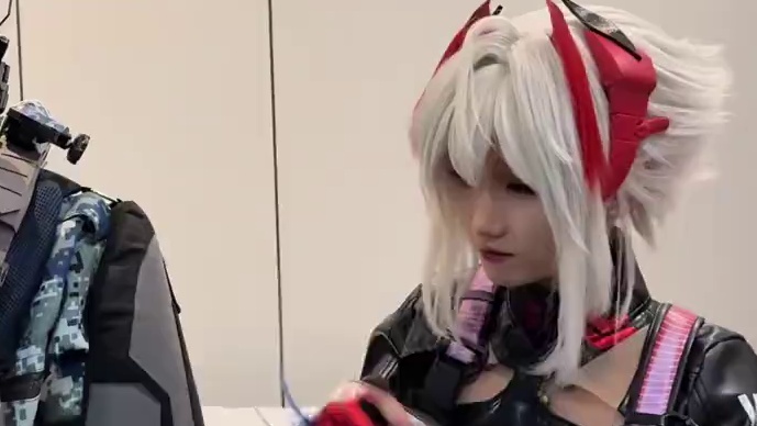 当女朋友脱下了漫展穿了一整天的袜子……