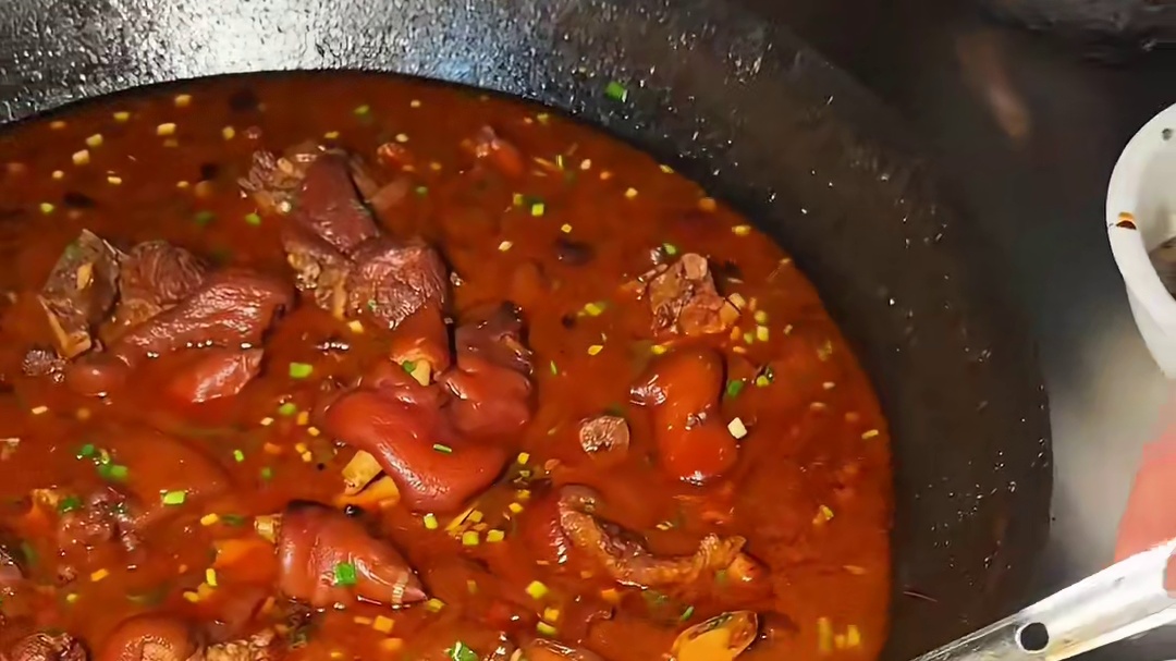 四川街头的蹄花面，这物价放全国都难找