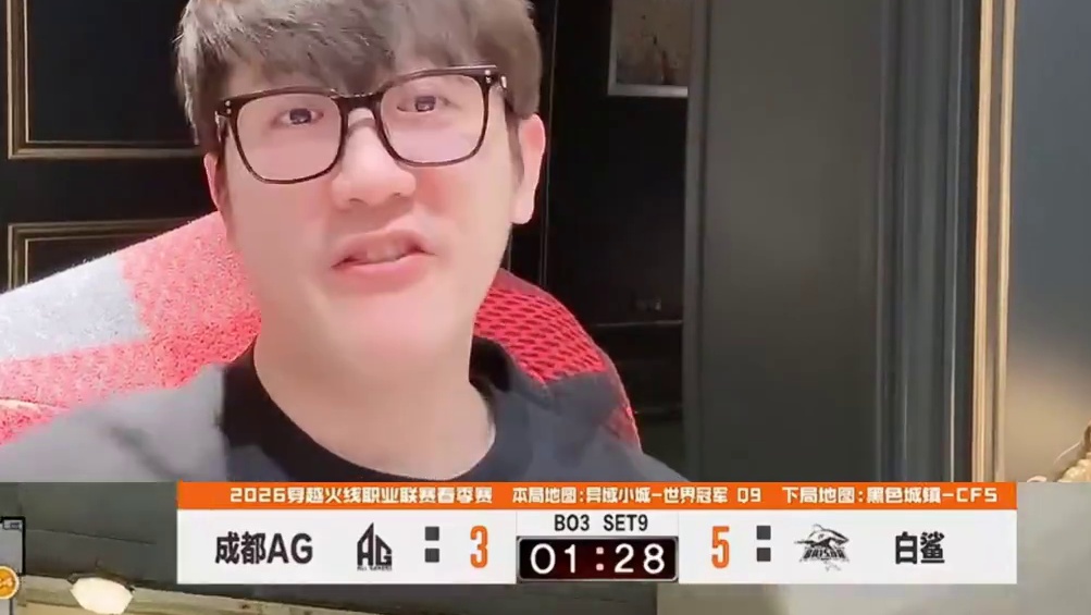 白鲨谈小V为何回来到白鲨 在EDG没打上首发，在白鲨打上了，白老板解释小V线上打的真的挺好，打到线下