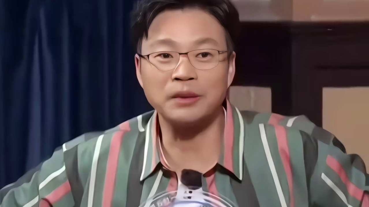 这起名的水平真的笑不活了，雷佳音：古力大娜扎。岳云鹏：帮我热依扎。