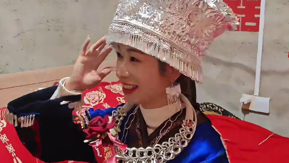 苗族传统夜嫁，原来幸福也带着眼泪，深夜出嫁，不是不幸福，是太舍不得……#苗族#婚礼 #少数民族婚礼#