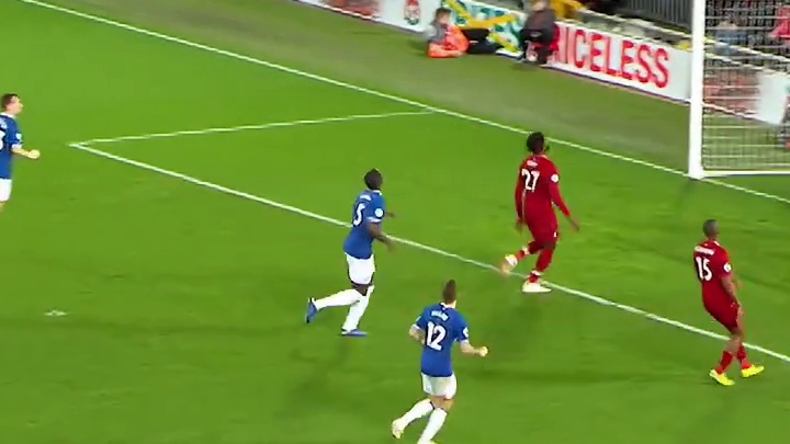 英超历史上最离谱的进球？