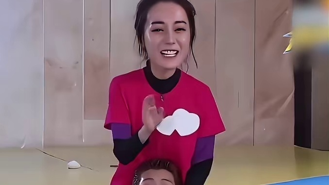鹿晗驮着迪丽热巴这段也太搞笑了吧