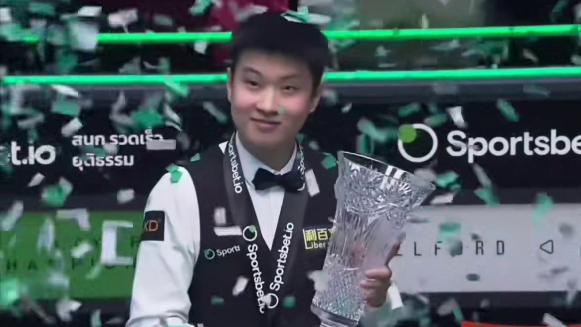 2026斯诺克球员锦标赛
赵心童捧杯夺冠