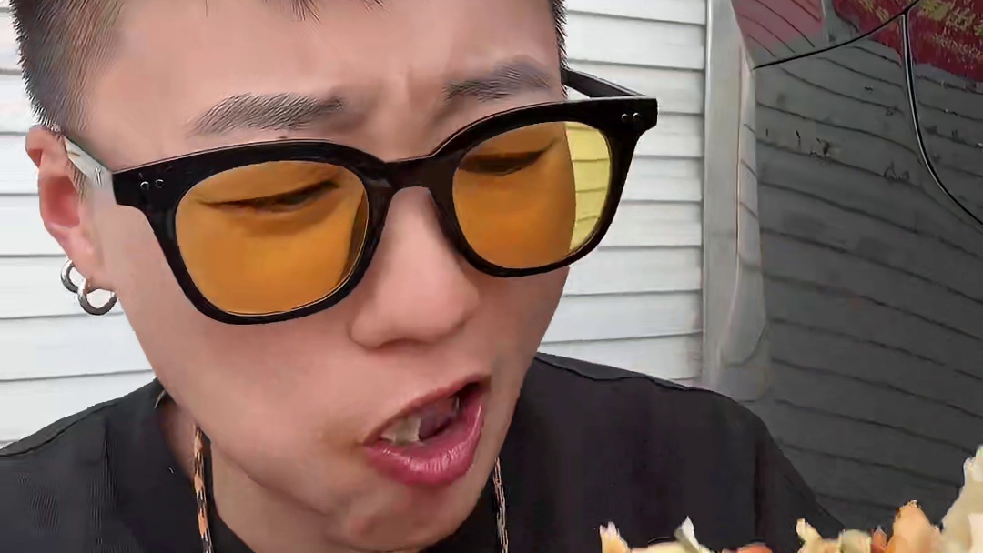 终于在市区也吃到这个7块钱的卷饼  十几种小菜想吃多少吃多少