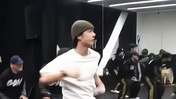 这王一博也太帅了