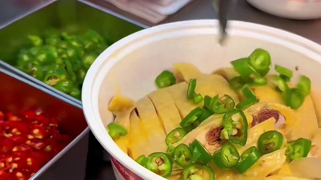 丹东也开了一家全国很火的紫燕百味鸡！赶紧来尝尝夫妻肺片很顶！