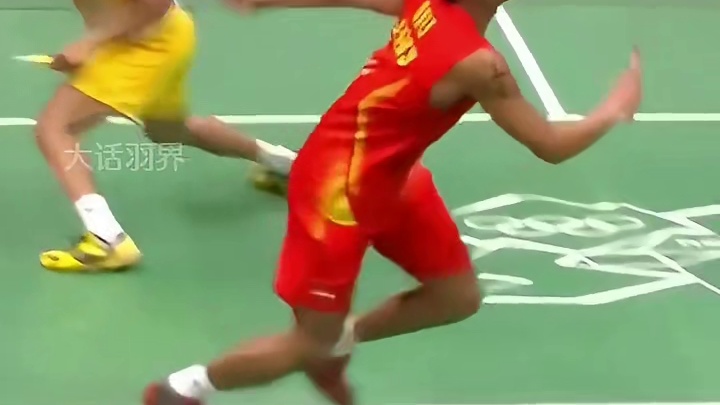 教科书动作！林丹教你，正手后场被动球，如何抽到对方后场！