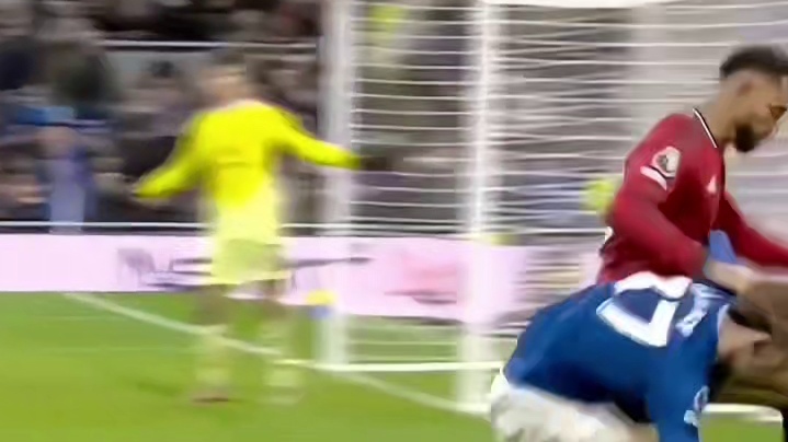 曼联众将不满对手角球手段 库尼亚当场发声