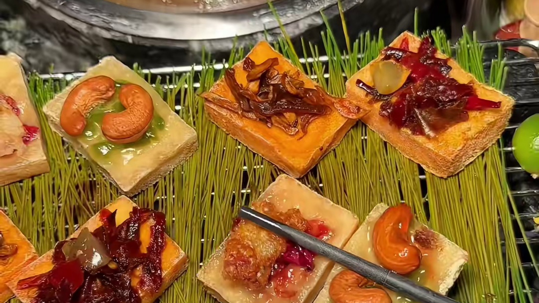 在厦门万象城吃到了！ 终于理解云南人了！！确实是好吃的菌菇火锅。。