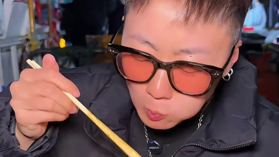 河南深夜街头的羊肉烩面~这一口嗦下去也太过瘾了