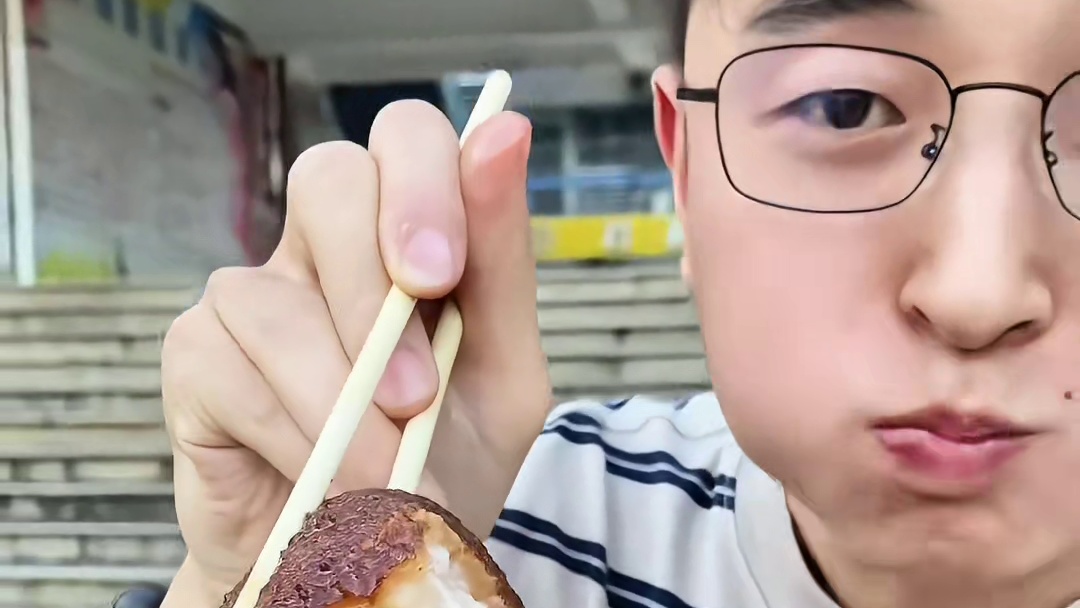 成都路边遇重庆墩墩肉，这吃法居然说不腻？