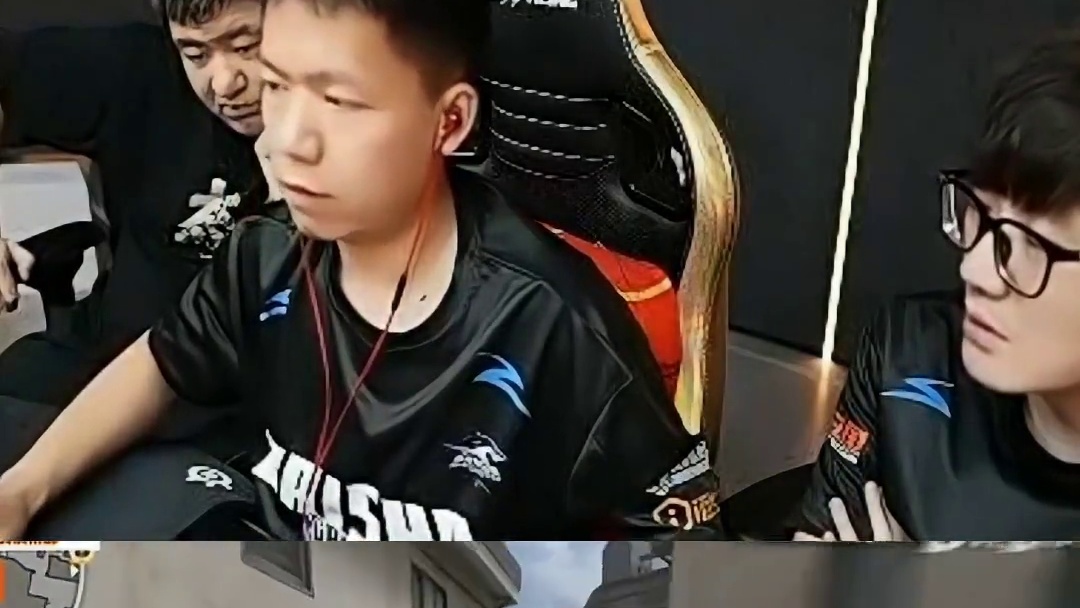 念旧！！其实我....... 最喜欢的是宠儿~~#马上喜爱福 #流浪地球2 #CF流浪地球联动