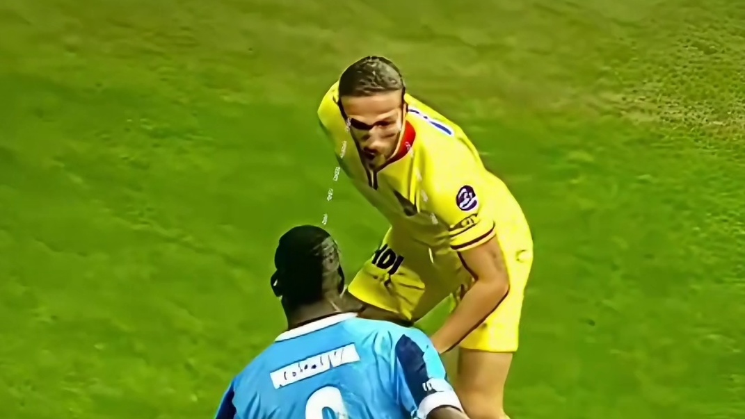 巴洛特利接到足球的那一刻，对手压根就没打算靠近#足球