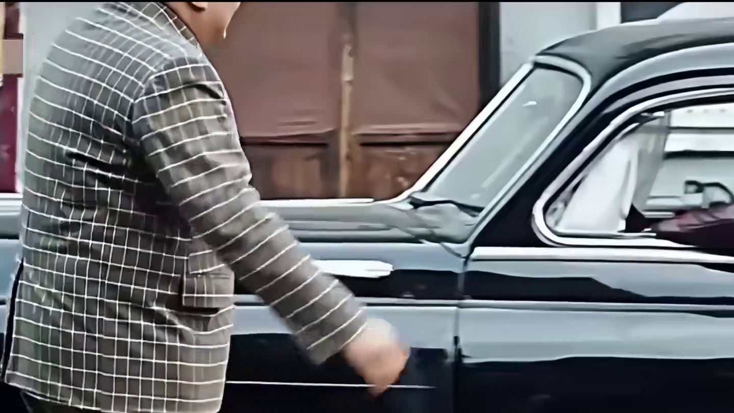 .队长：你的人情是你的！我的人情是我的！