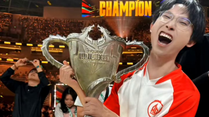 2026年了，那个男人梦泪还没有正式退役。 成都AG超玩会