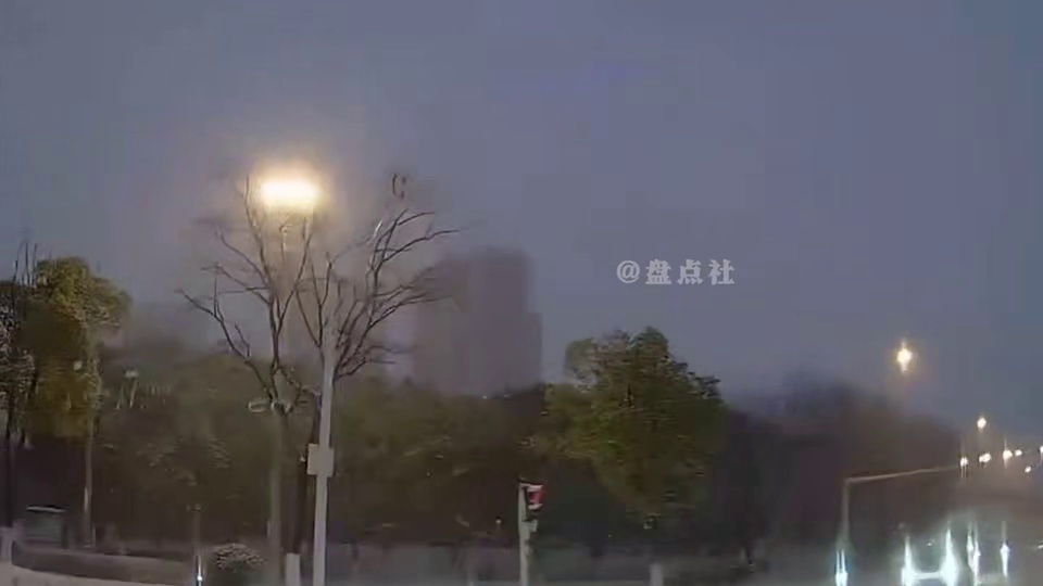 丢尽洋相的大苏A，南京雪下的没多大，洋相倒是没少出