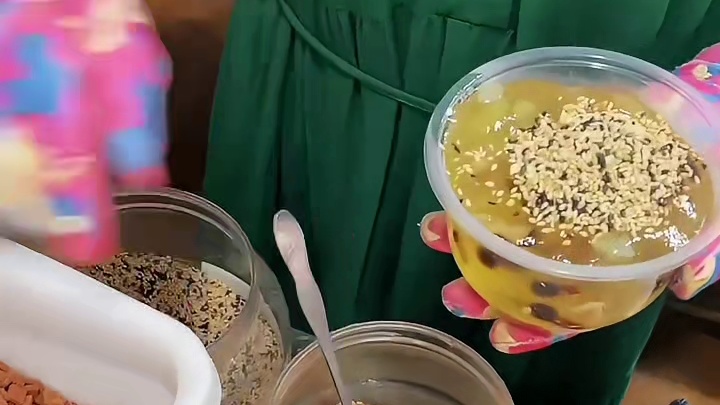 校门口五块一份的藕粉