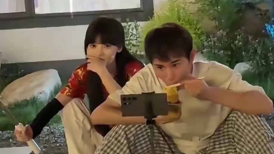 奶奶：程程，要好好吃饭！