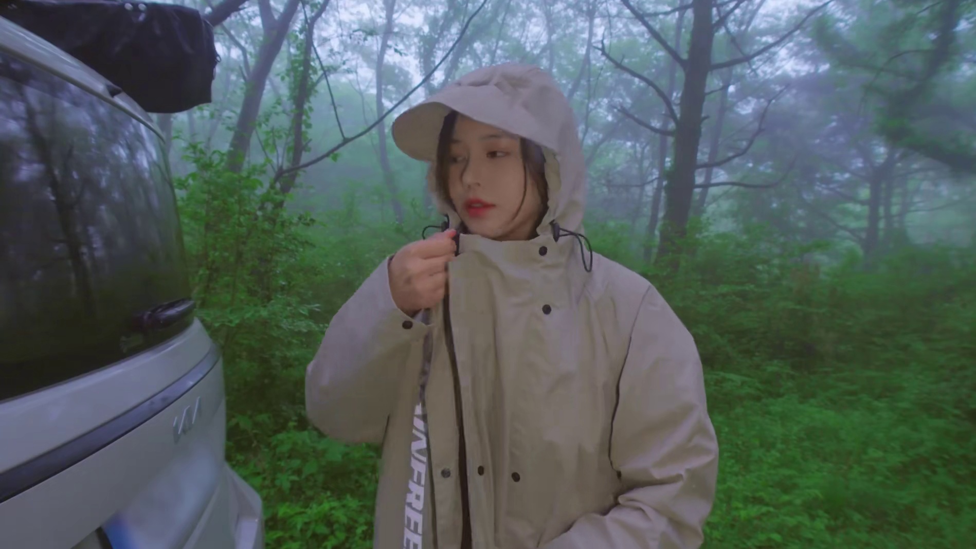 20260226 ️大雨天，在丛林般的森林里，在小型露营车上搭个帐篷吧。 l 玉米芝士辣鸡炒面