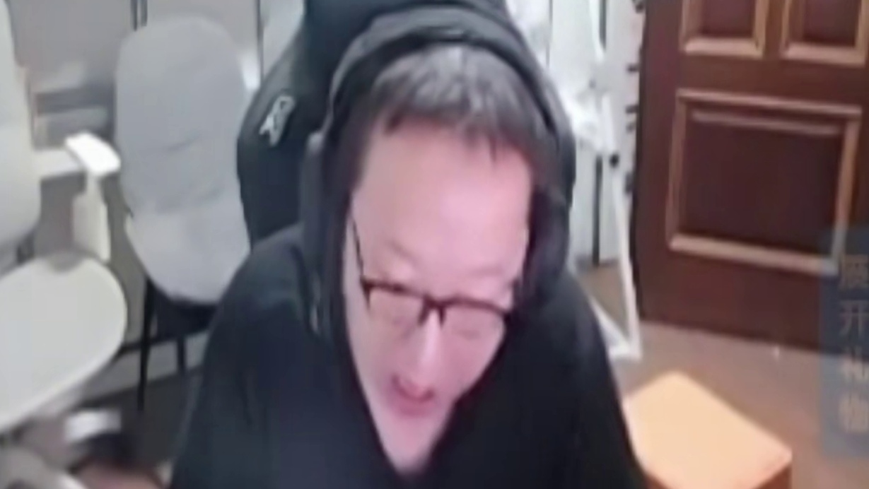 AG打白鲨赛后采访 宠儿表示打比赛没被偷背身 打排位被一顿偷 倔鸡直言可不敢乱说啊 毛青大哥带我们再