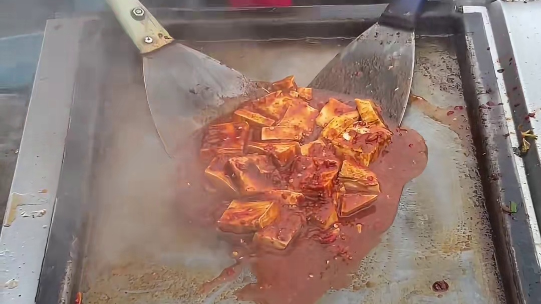 铁板豆腐 五元一份的铁板豆腐！真的香辣又好吃！！