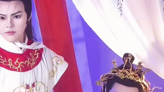 “你竟敢派人绑我师父”
“谁叫你不见我！我勾引万圣公主也不见你这么着急”
“你要为了那个秃子杀我？”