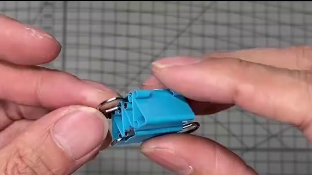 当文具遇上手工大神，桌面秒变军火库