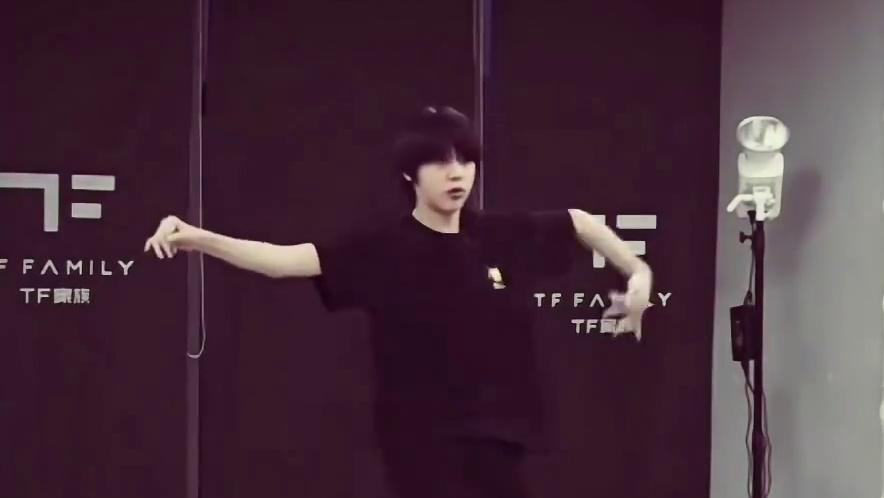 轩然霞举日升月恒# 四代潜力vocal#

 与其绝望死去 不如纵情燃烧。 —— 杨戬《王者荣耀》
