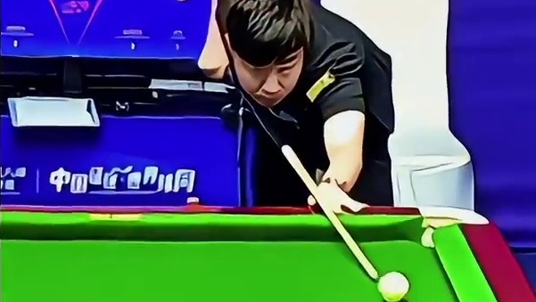 吴镇宇做梦也没有想到 一杆极佳的防守 竟成了犯规 台球是一种生活 中八台球