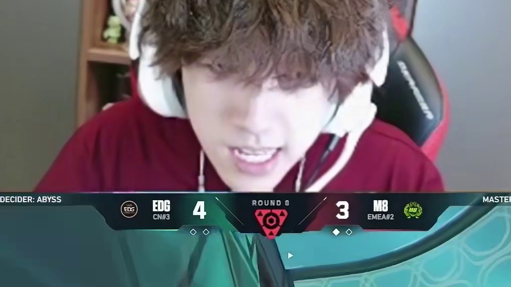 EDG对阵M8，cb夜露大心脏装假身，hanghang直言这么高端的操作吗！