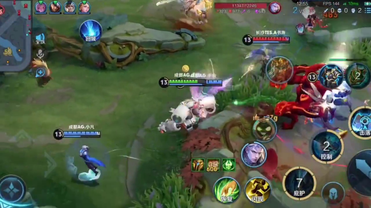 四个人站一起，是等着我闪开吗？