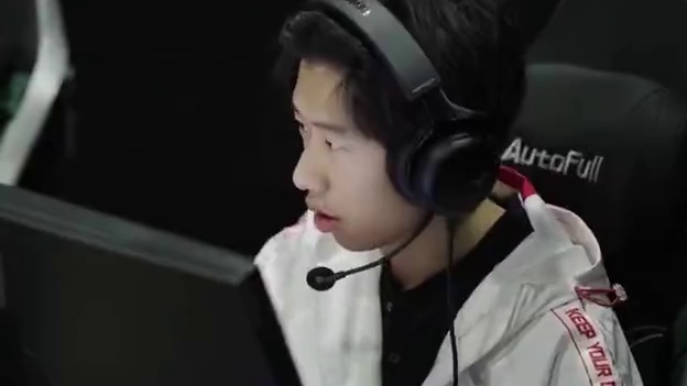 极限操作！3月1日烽火职业联赛选拔赛晋级赛，WE砖点二打三灭队RW，直接清图成功双砖晋级