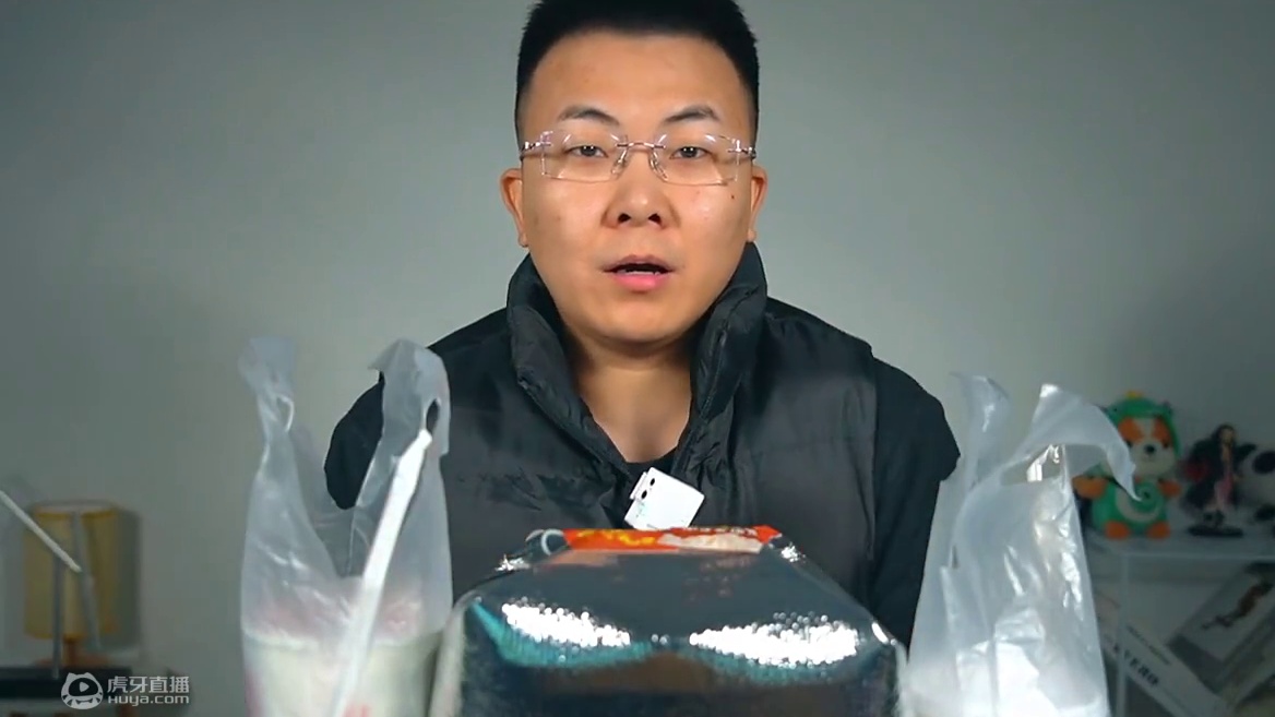 炸鸡可乐吃的饱饱的#美食 #炸鸡  #深夜偷吃 