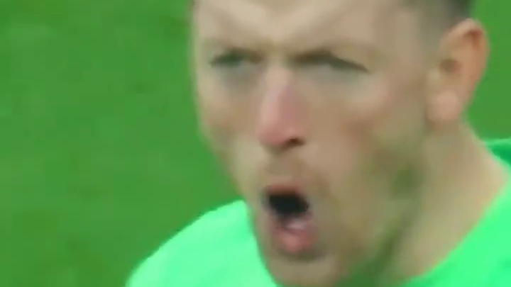 好不容易来一波世界波却被门将封堵