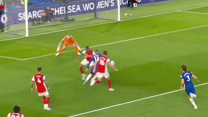 别眨眼，英超快速攻守转换就在一瞬间