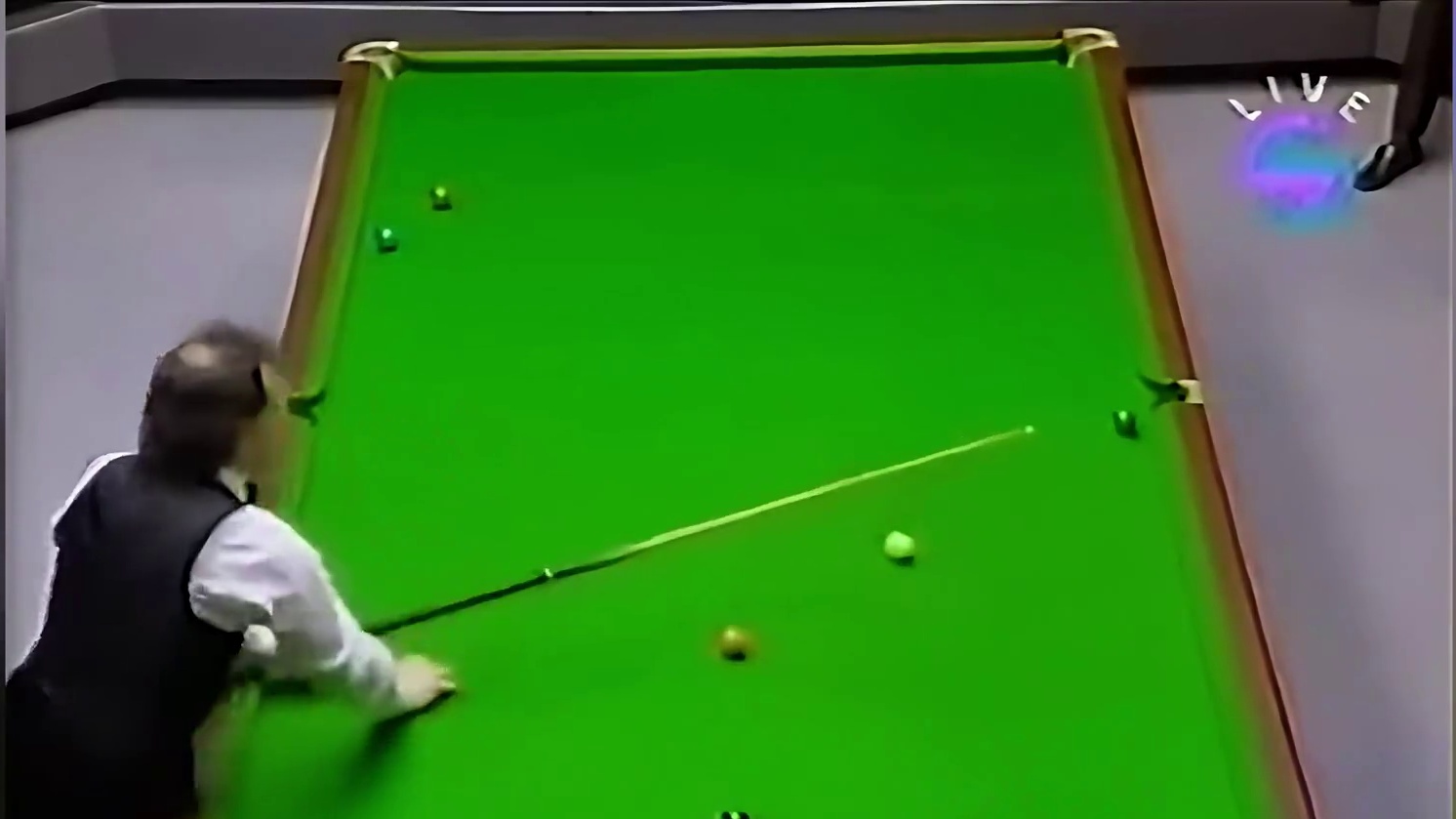 随后吉米怀特创造出斯诺克最经典一击