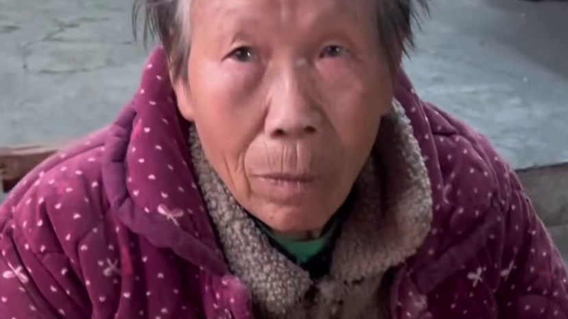 湖北监利新沟镇的早酒摊，70块搞了个鱼泡锅，一杯白酒感受到湖北酒友的热情