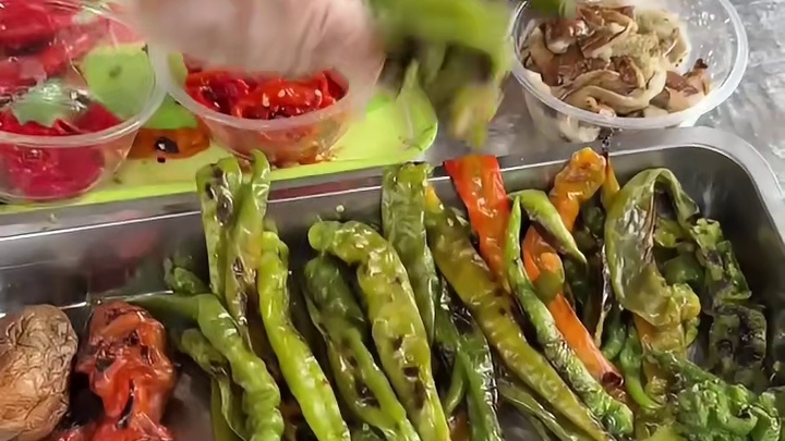 菜市场遇到超下饭的擂辣椒皮蛋～