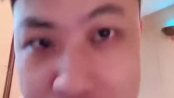 潇潇出现在念旧播间 上来就给了播间两句 宇大帅更是在播间看到家人 节目效果拉满了