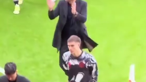 谢什科8场7球！曼联2-1水晶宫排名上升至第三，卡里克接手时曼联落后维拉11分，如今仅用7轮比赛将积