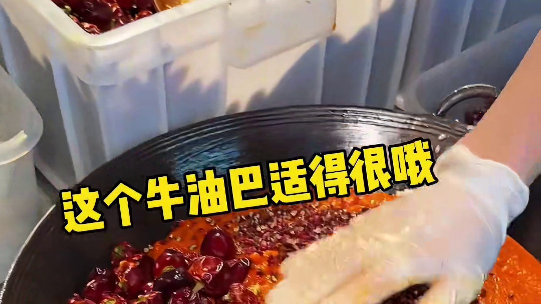 重庆街头的微微辣火锅，这真是微微辣？