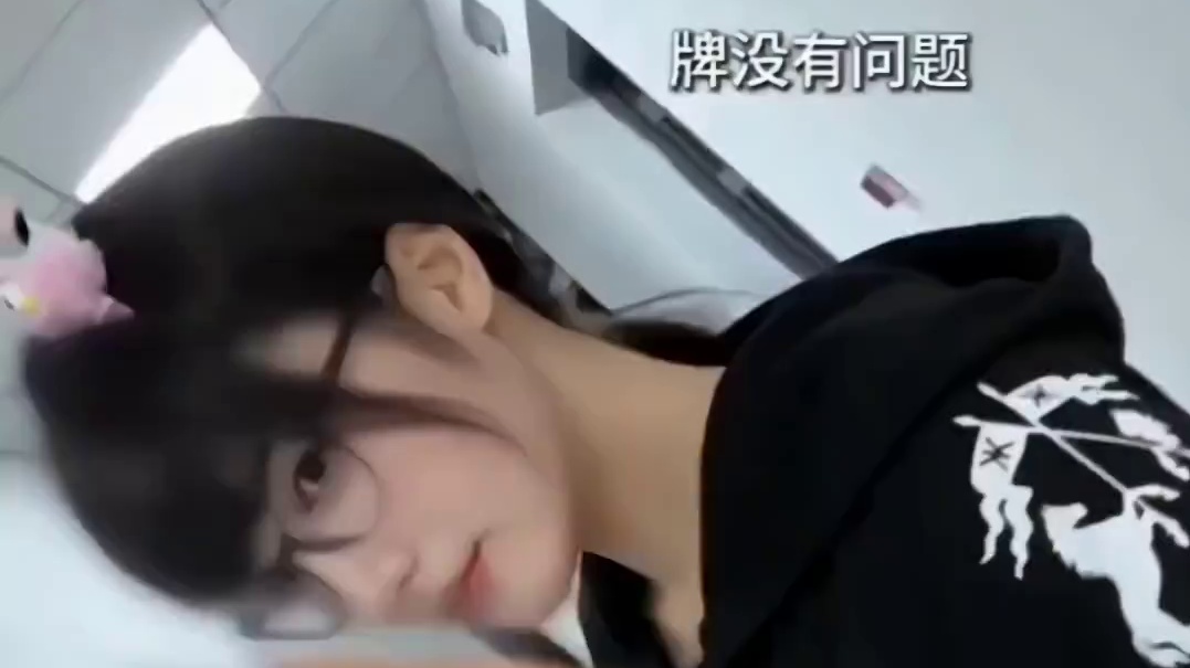 那天过后我再也没有执着于那段感情，我相信不管是相爱还是分开自有它的道理。至少曾经我们一起并肩走过的日