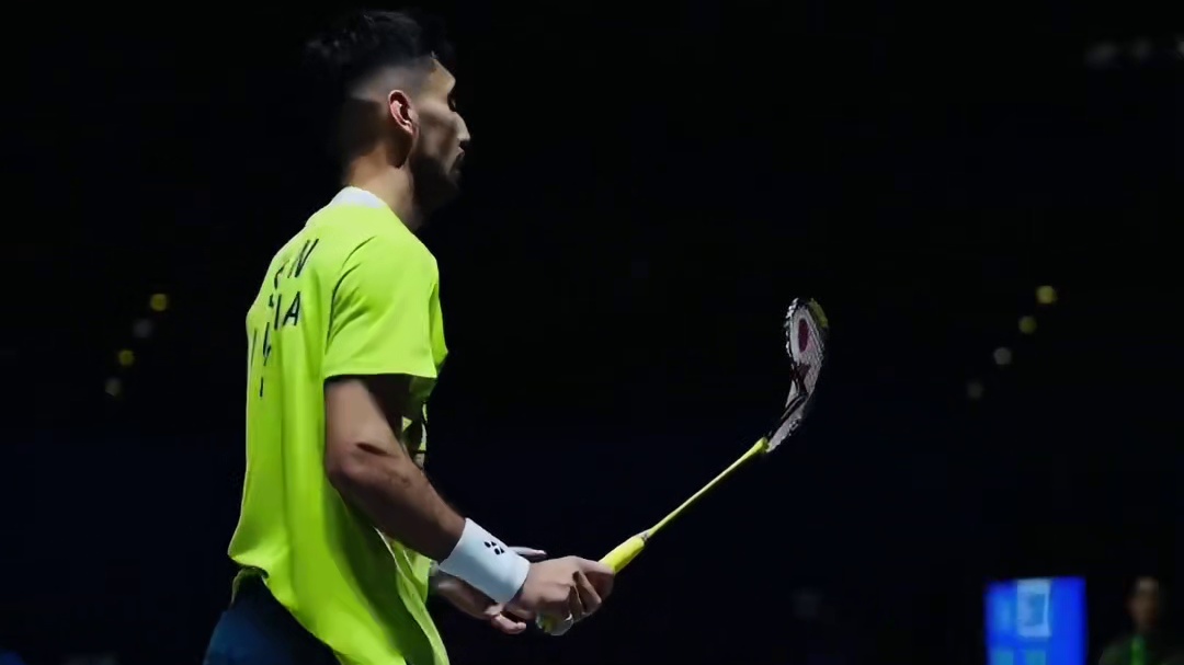 球拍：为我发生 ！拉克什亚击败石宇奇，晋级全英赛16强！