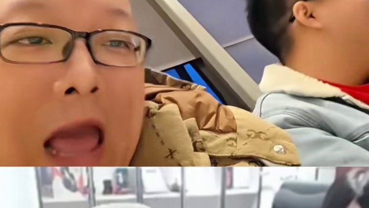 绝迹跟菲姐举报嘉伟要免费加盟白鲨，菲姐当场发信息质问嘉伟，吓得嘉伟赶紧表明忠心