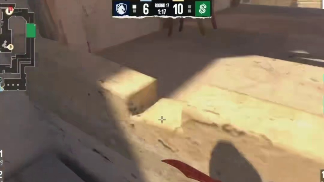 神级职业选手在箱子缝里找B2楼的包 csgo