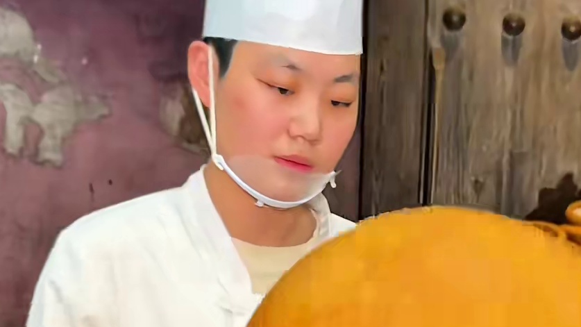 街边现做大麻圆儿，这不就是小时候渴望拥有的吗